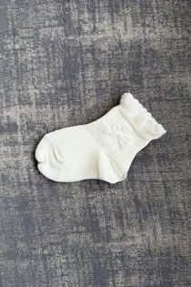 Condor ivory embossed bow sock