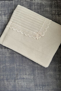 Juliana beige lace blanket