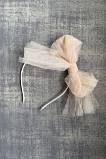 Jamiks beige tulle bow hairband