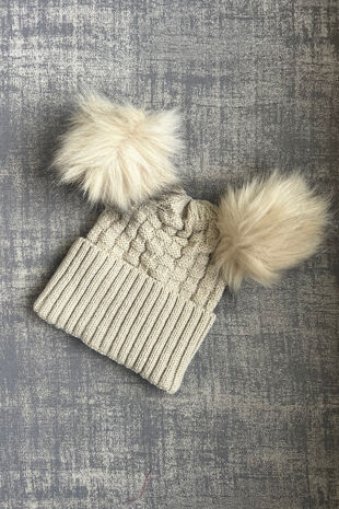 Beige faux fur pom pom hat