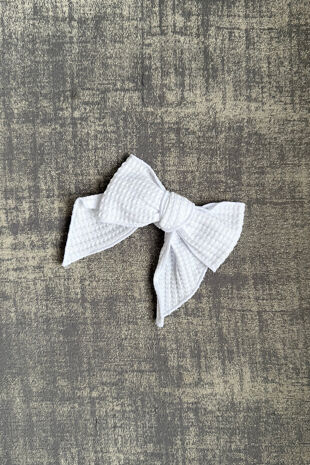 Calamaro white bow hair clip