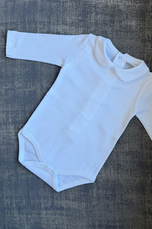 White peter pan collar long sleeved vest