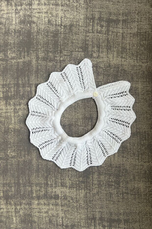 Condor white knitted collar