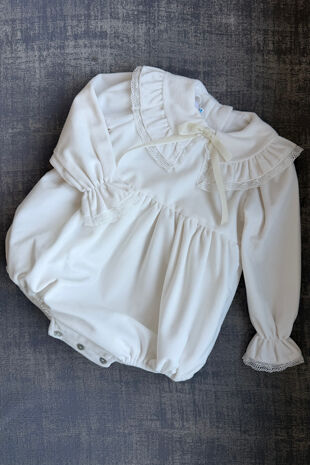 Be chic cream velvet collared romper 
