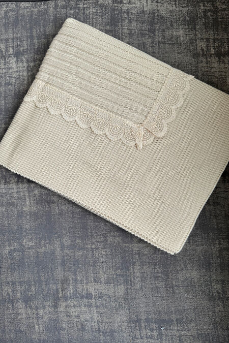 Juliana beige lace blanket