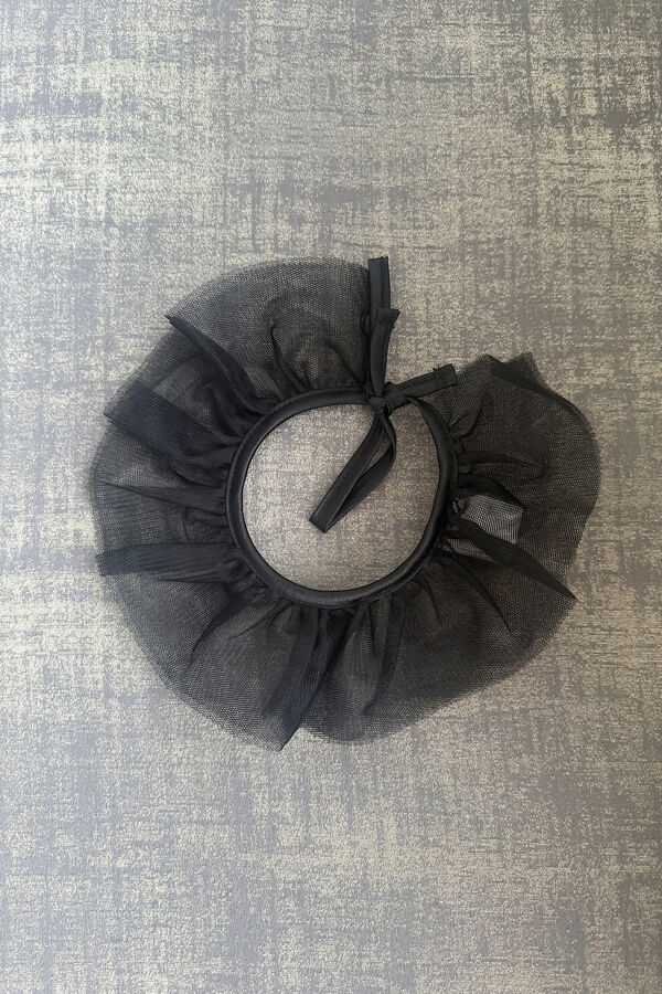 Calamaro black tulle collar