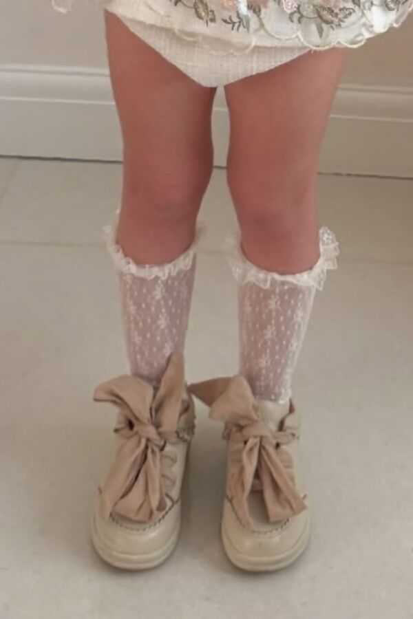 Condor cream lace knee high socks