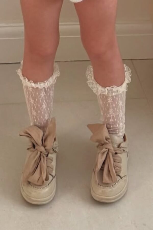 Condor cream lace knee high socks