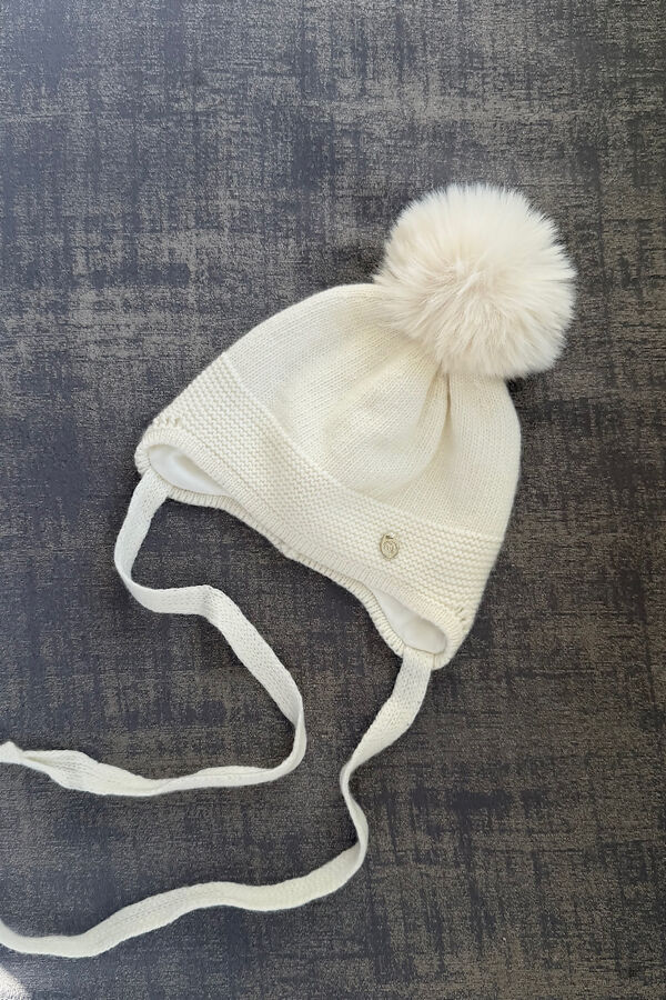 Jamiks ivory bobble hat 